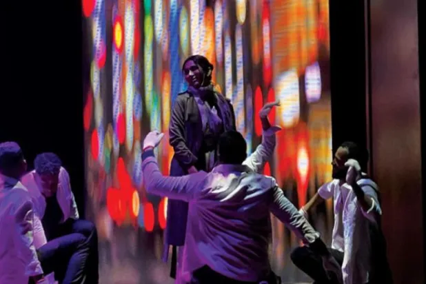 "Leyla ile Mecnun" adlı oyundan bir sahne