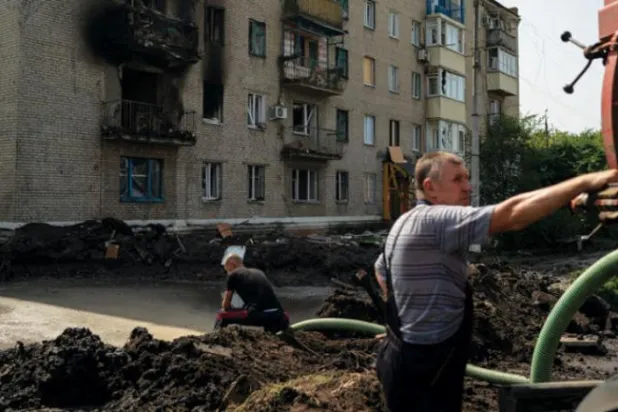 کل سلوویانسک شہر پر روسی بمباری کے اثرات (اے - پی)