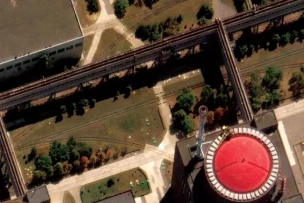 یوکرین کے جوہری پاور پلانٹ زاپوریزیا کا ایک فضائی منظر دیکھا جا سکتا ہے جو یورپ میں سب سے بڑا ہے (اے ایف پی)