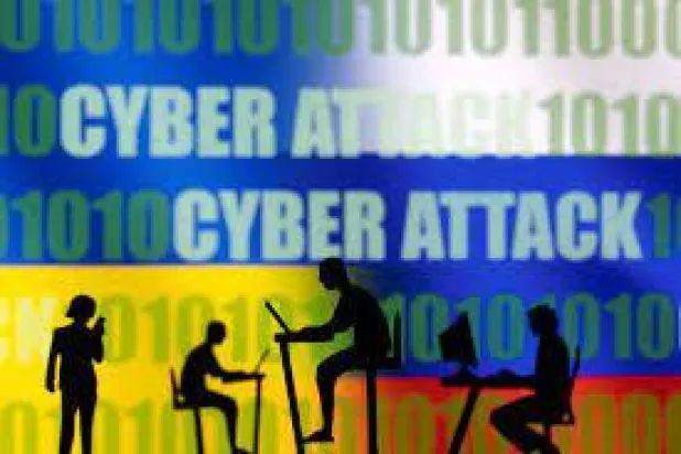 تظهر الصورة أجهزة كومبيوتر وهواتف ذكية أمام عبارة «هجوم سيبراني» (Cyber Attack) وأرقام وأعلام روسية وأوكرانية في هذا الرسم التوضيحي الذي وُضع في 15 فبراير 2022 (رويترز)