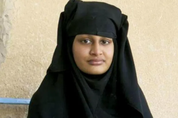 شميمة بيغوم في معسكر اعتقال بشمال شرقي سوريا (أ.ف.ب)