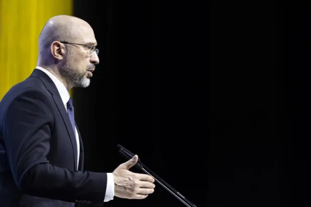 رئيس الوزراء الأوكراني دينيس شميهال (إ.ب.أ)