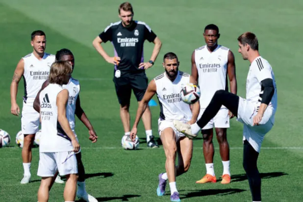 جانب من تدريبات ريال مدريد الأخيرة (أ.ف.ب)