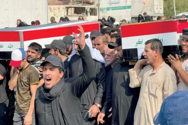 Sadr destekçileri Basra’daki çatışmada ölenlerin cenaze töreninde (Reuters)