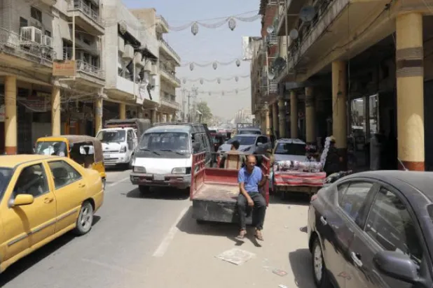 

رفت و آمد در یکی از خیابان های بغداد (AFP)