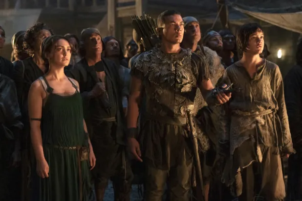 مشهد من مسلسل «ذي لورد أوف ذي رينغز: ذي رينغز أوف باور» (أ.ب)