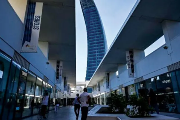 مركز «سيتي لايف» في مدينة ميلانو الإيطالية (أ.ف.ب)