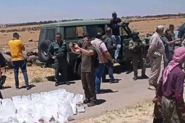 Rus güçleri Suveyda’da insani yardım dağıtıyor (Şarku’l Avsat) 