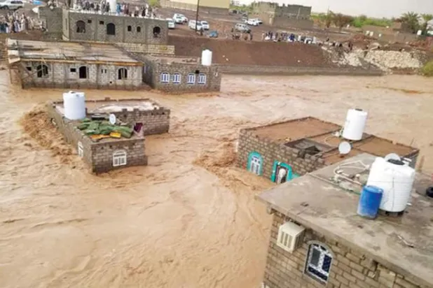 سيول حاصرت منازل السكان في محافظة مأرب اليمنية قبل أشهر (وسائل التواصل)