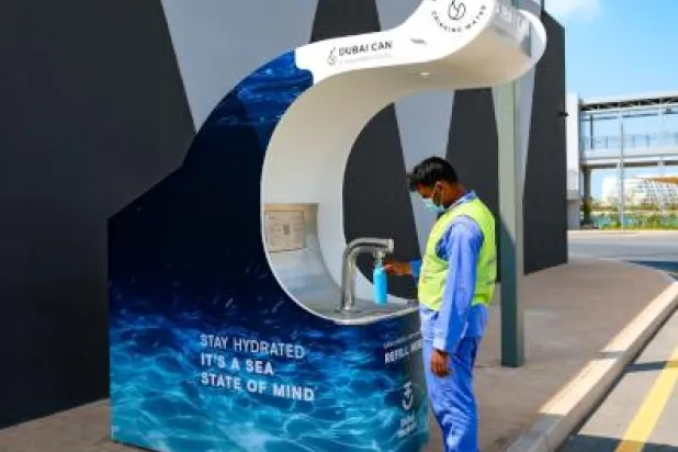 وفرت دبي 46 جهازاً لتوزيع مياه الشرب النقية (وام)