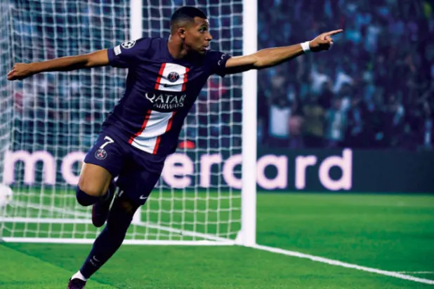 مبابي يحتفل بتسجيل هدفي انتصار سان جيرمان على يوفنتوس (أ.ف.ب)