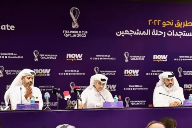 جانب من مؤتمر صحافي حول مستجدات رحلة مشجعي كأس العالم (اللجنة المنظمة للبطولة)