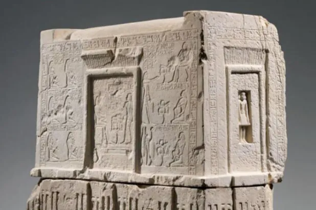 موديل لمقبرة فرعونية من بين المسروقات التي تمت إعادتها لمصر (أ.ف.ب)