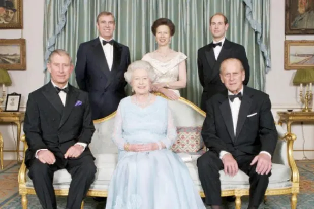 2. Elizabeth ve Philip’in çocuklarıyla birlikte Kasım 2007'de, Clarence House'da çekilen fotoğrafı. (AFP)