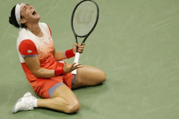 انس جابر به جسارت و سختگیری در بازی معروف است (EPA)
