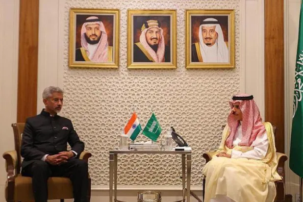 

شاهزاده فیصل بن فرحان و سوبرامانیام جایشانکار در ریاض (واس)
