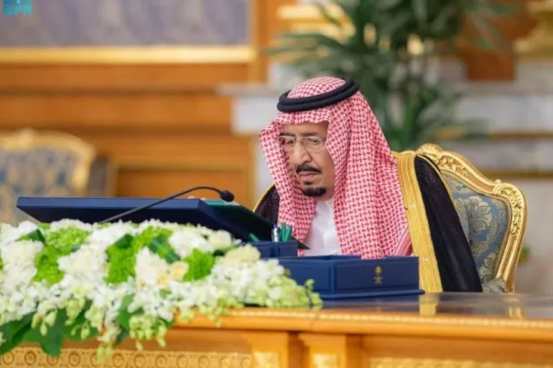 خادم الحرمين خلال ترؤسه جلسة مجلس الوزراء اليوم (واس)