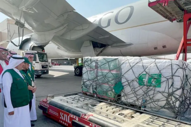 الربيعة يتابع إطلاق الجسر الجوي الإغاثي السعودي إلى باكستان (الشرق الأوسط)