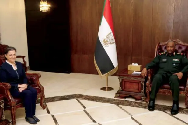 البرہان کی سوڈان میں فرانسیسی سفیر رجاء ربیع سے ملاقات  (سونا)