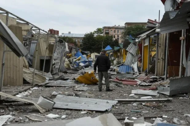 

ویرانی گسترده در شهر دنیپرو در اوکراین پس از حملات هوایی روسیه (رویترز)
 