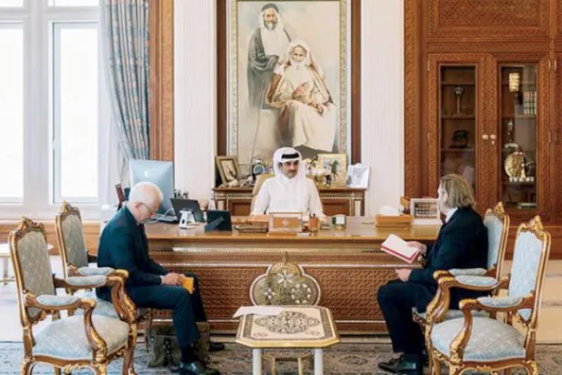 Katar Emiri, Fransız dergisi Le Point’e röportajı verirken (Katar Haber Ajansı)