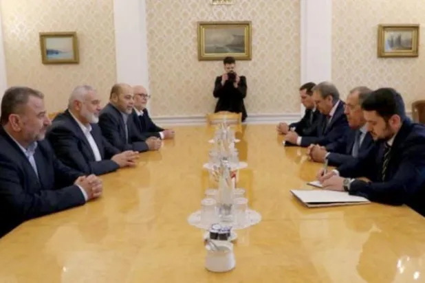 "حماس" کی ویب سائٹ نے ماسکو میں نائب وزیر بوگدانوف کی موجودگی میں روسی وزارت خارجہ کے وفد سے ملاقات کی ایک تصویر شائع کی ہے