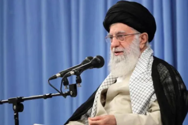 ایرانی سپریم لیڈر علی خامنئی کو دیکھا جا سکتا ہے (اے ایف پی)