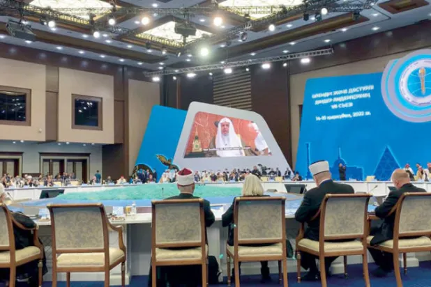 الشيخ محمد العيسى مخاطباً الحضور في مؤتمر كازاخستان في كلمة مسجلة (الشرق الأوسط)