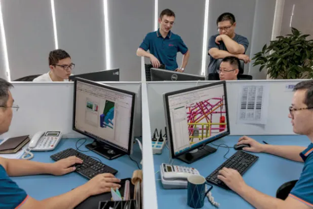 مركز لتصميم قوالب حقن السيارات التابع لـ«هواوي» بمدينة تشانغتشو الصينية (إ.ب.أ)