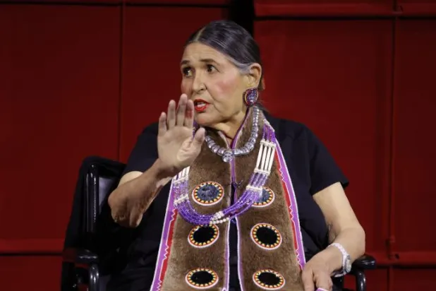 ساشين ليتلفيذر تتحدث خلال الحفل (أ.ف.ب)