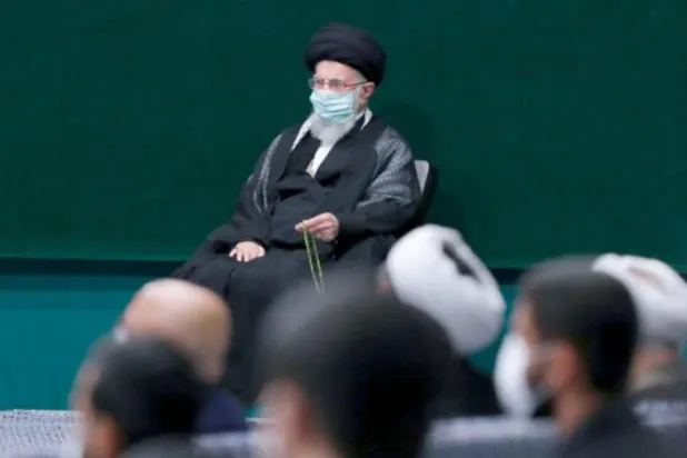 کل صبح ایک مذہبی تقریب میں شرکت کے دوران خامنہ ای کی ویب سائٹ کی طرف سے شائع کردہ ایک تصویر