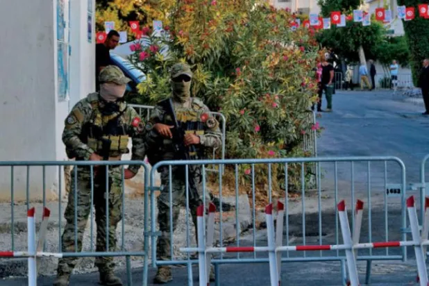Tunus güvenlik görevlilerinin Temmuz ayında çekilen fotoğrafı (AFP)
