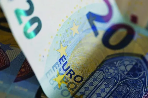 بنك الاستثمار الأوروبي سيقدم قروضاً بقيمة 5.6 مليار يورو لدعم الشركات الصغيرة والمتوسطة في إيطاليا وألمانيا وبلغاريا (رويترز)