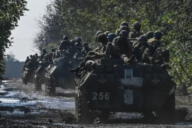 Novosilivka köyündeki Ukraynalı askerler (AFP)