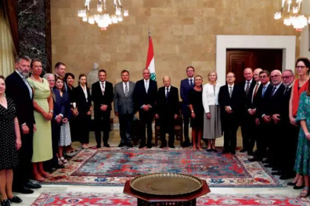 صدر مائکل عون کو کل یورپی یونین کے سفیروں کے ساتھ دیکھا جا سکتا ہے (دلاتی اور نوہرا)