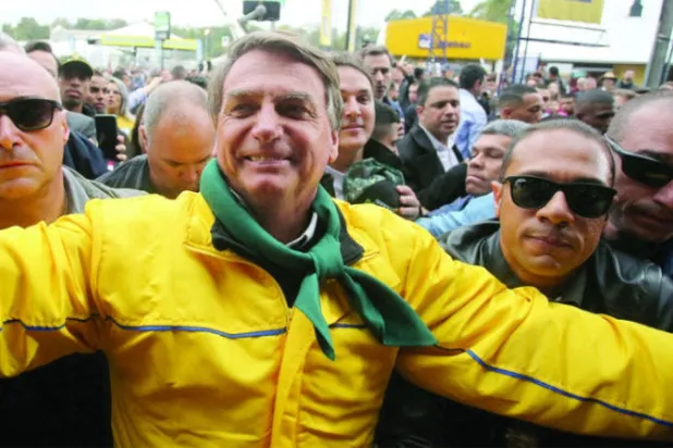 بولسونارو وسط أنصاره في 2 سبتمبر الحالي (رويترز)