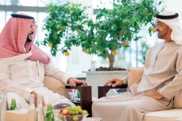 الشيخ محمد بن زايد لدى استقباله الأمير خالد بن سلمان في أبو ظبي الأربعاء (وام)