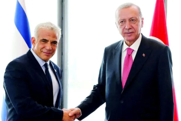 إردوغان ولبيد خلال لقائهما في نيويورك (رويترز)