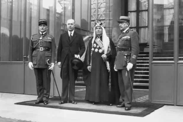 فؤاد حمزة في باريس موفداً من الملك المؤسس (غيتي)