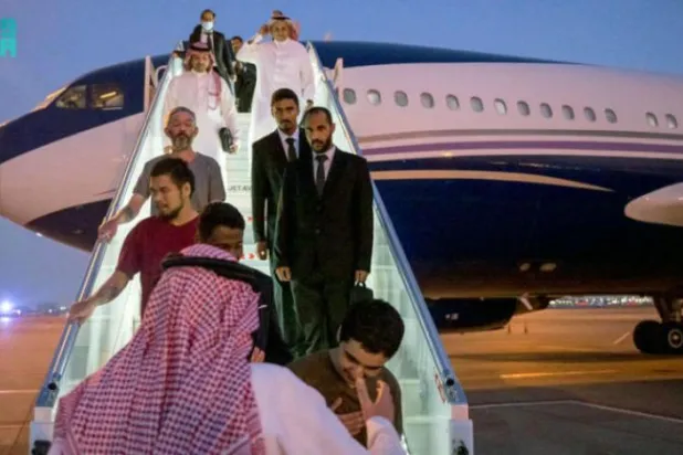 Freed foreign prisoners arrive in Saudi Arabia in preparation for their transfer to their countries (SPA)