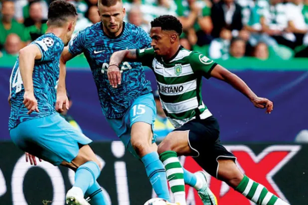 ماركوس إدواردز يقود سبورتنغ لشبونة للفوز على ناديه القديم (رويترز)