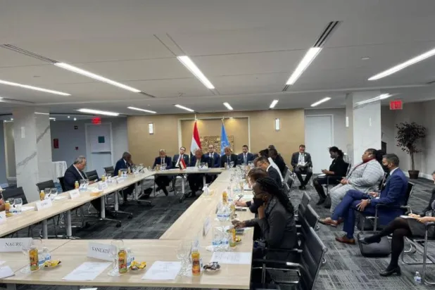 اجتماع شكري مع تحالف الدول الجزرية الصغيرة على هامش «اجتماعات نيويورك» (الخارجية المصرية)