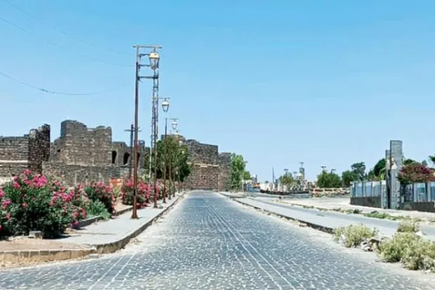 Busra Şam şehri, Suriye’nin güneyindeki Dera’da Sekizinci Tugay’ın kalesi olarak kabul ediliyor (Şarku’l Avsat)