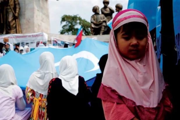 جانب من احتجاج ضد سياسات الصين نظمته جماعة من «الأويغور» في إسطنبول (رويترز)