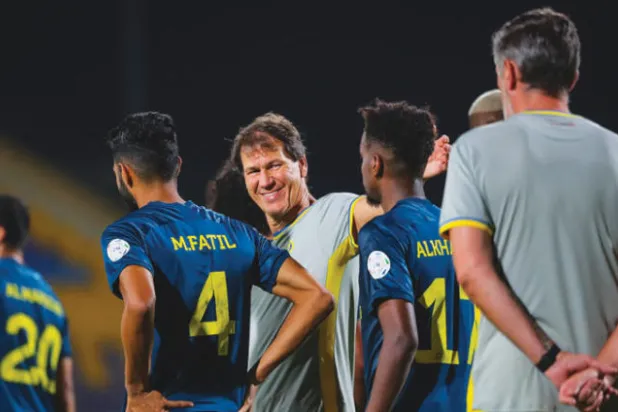 غارسيا خلال التدريبات النصراوية أمس (المركز الإعلامي بنادي النصر)