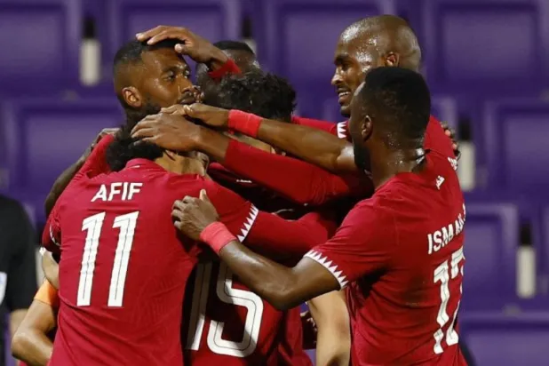 لحقت قطر بتشيلي وانتعشت بالتعادل (رويترز)