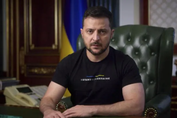 یوکرین کے صدر ولادیمیر زیلینسکی کو دیکھا جا سکتا ہے (ڈی پی اے)