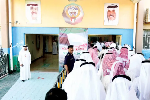 عمليات التصويت في انتخابات مجلس الأمة بالكويت (كونا)