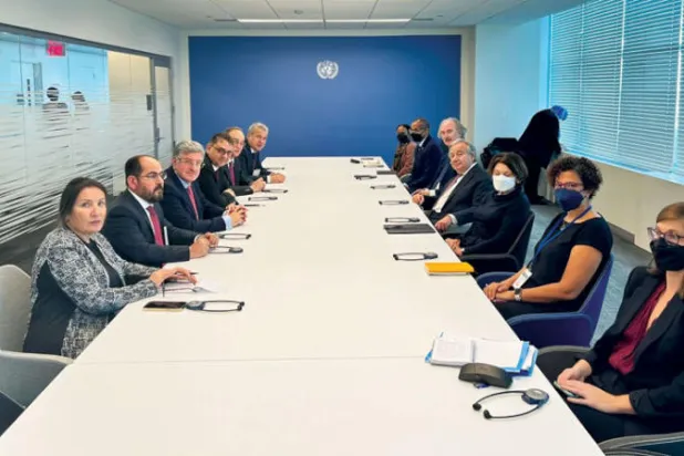 صورة نشرها موقع «الائتلاف» من لقاء وفد المعارضة بغوتيريش وبيدرسن