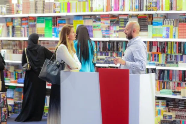 Ziyaretçiler, yaklaşık 30 ülkeden fuara katılan yayınevlerinin kitaplarını görmek için fuara akın etti (Fotoğraf: Said el Dusri)